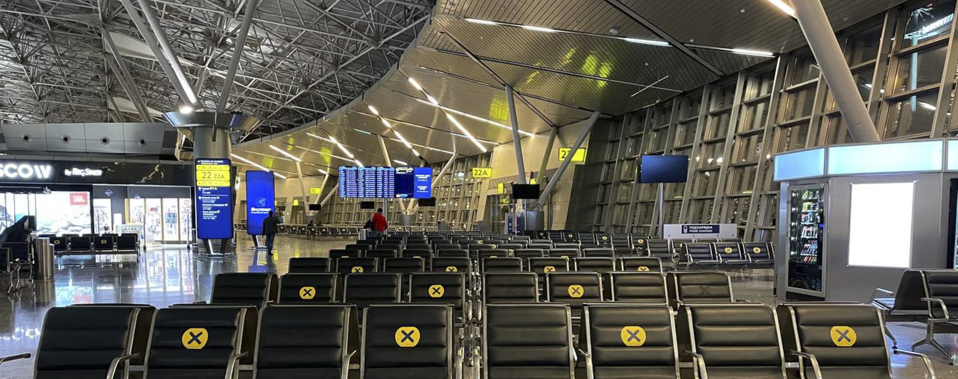 Puste lotnisko Vnukovo w Moskwie, po tym, jak kraje zachodnie zamknęły swoją przestrzeń powietrzną dla Rosji w związku z atakami na Ukrainę, 13 marca 2022 r.