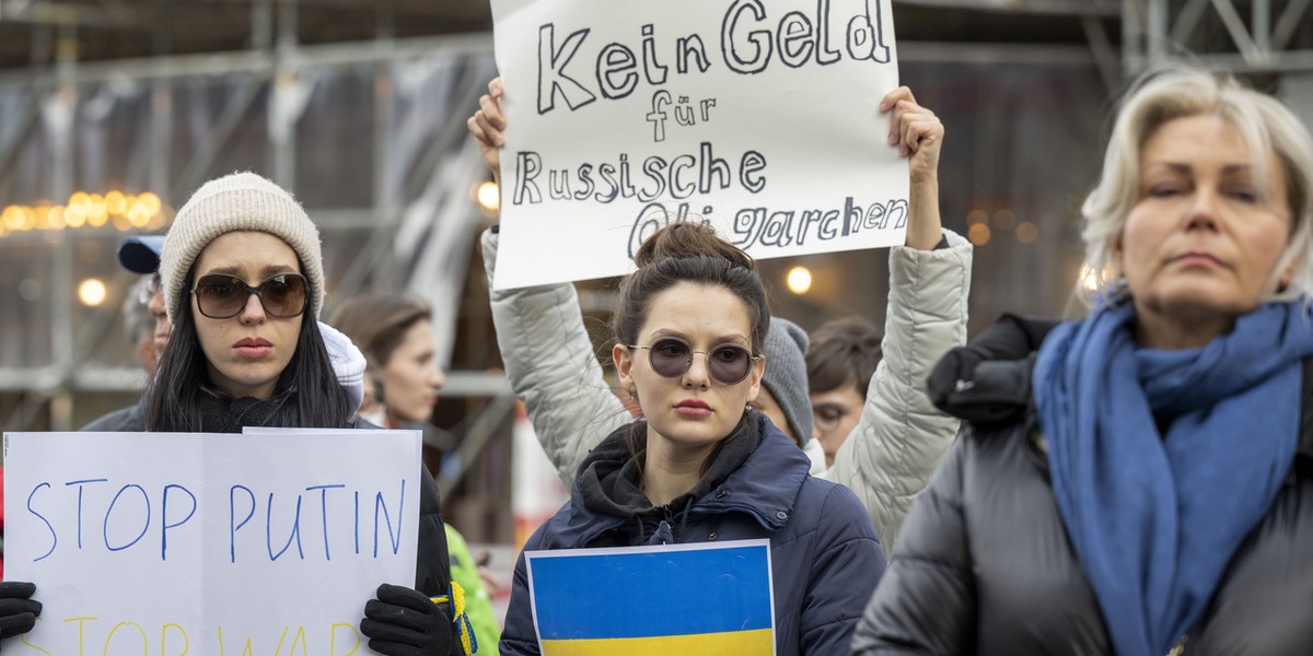 Demonstracja przeciwko rosyjskiej agresji na Ukrainę w Bernie w Szwajcarii.