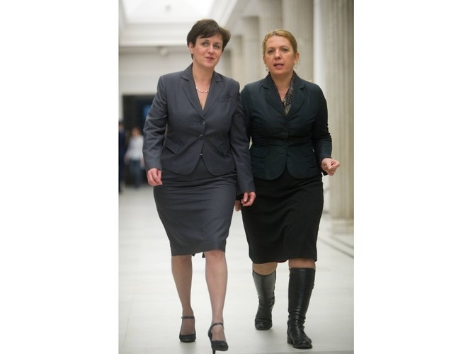 Nogi z poprzedniego zdjęcia należą do Joanny Kluzik-Rostkowskiej i Elżbiety Jakubiak