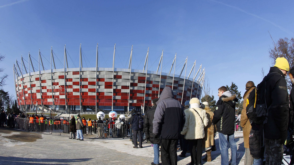 Po roku od piłkarskich mistrzostw Europy Stadion Narodowy w Warszawie przynosi straty. Od 1 stycznia operatorem obiektu jest przekształcona spółka PL.2012+. Gospodarze zapewniają, że wkrótce sytuacja się zmieni i stadion zacznie na siebie zarabiać.