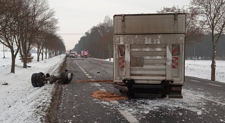 Czołówka BMW i ciężarówki na DK92 fot. OSP Mostki