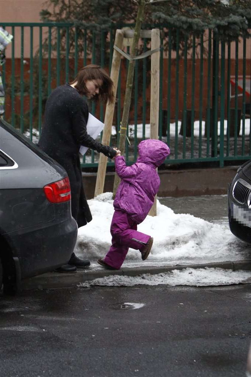 Biedna ta Natasza! Wszyscy ją szarpią FOTO