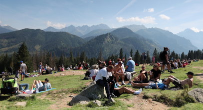 Ogromne tłumy w Tatrach i niezwykłe zachowanie turystów. Nie wszystkim się to spodobało