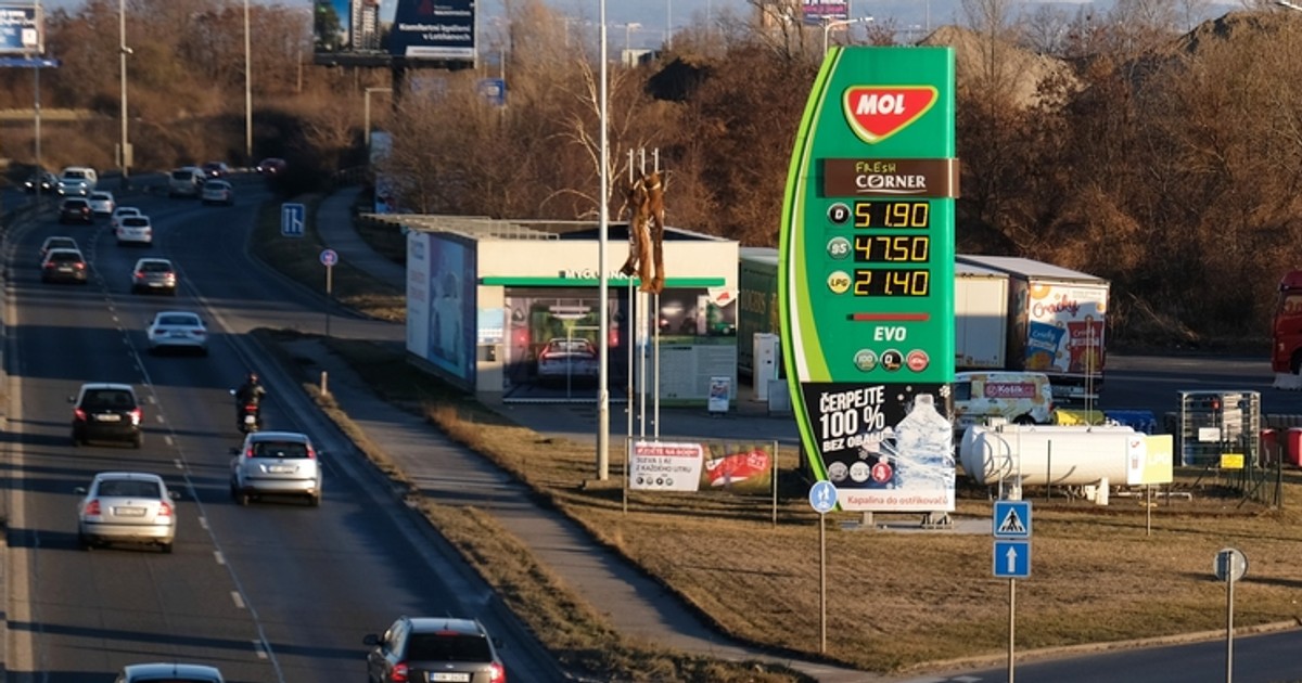 Reducciones o penalizaciones en el precio del combustible.  Así se hace en Hungría