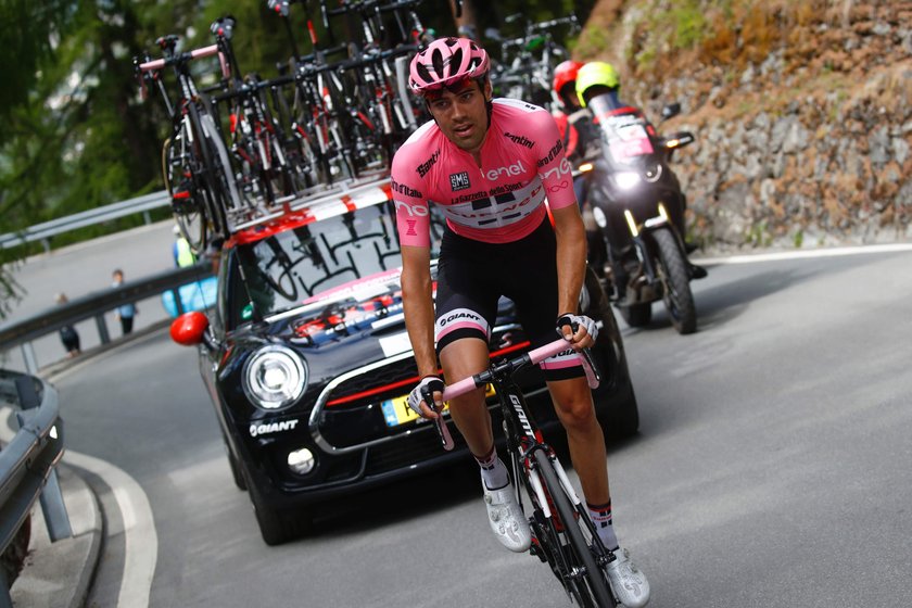 Tom Dumoulin – lider Giro d'Italia, załatwił się przy trasie wyścigu