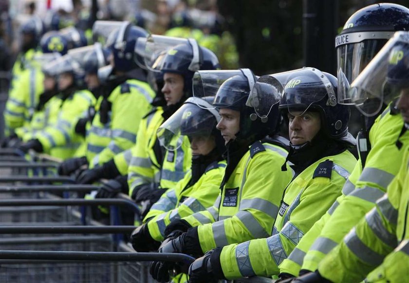 Policjant się upił i spał z oburzonymi