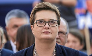 Orzeł w koronie z krzyżem na nowym godle RP? Joński i Lubnauer protestują