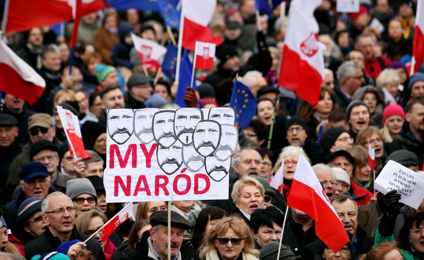 Rocznica stanu wojennego. Kilkanaście manifestacji w Warszawie: PiS, KOD... [SPRAWDŹ ZAMKNIĘTE ULICE]