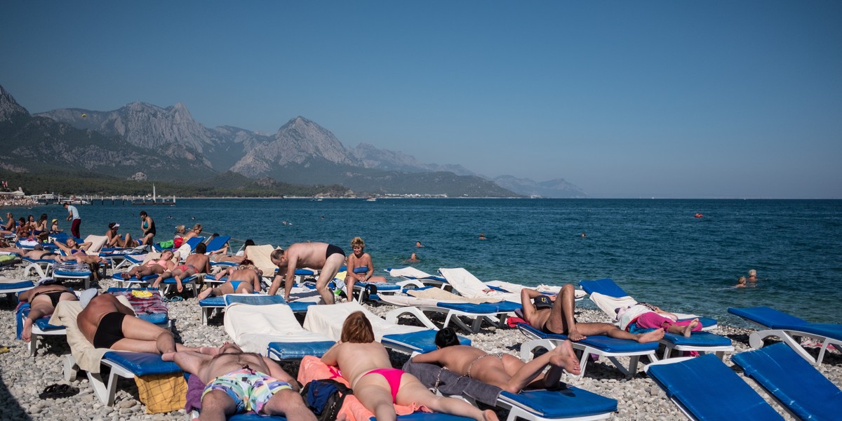 Na zdjęciu plaża w tureckim Kemer w 2017 roku.