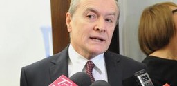 Gliński: Ja pod tezą o zamachu się nie podpisuję. To zburzyło nasz pomysł na merytoryczną kampanię