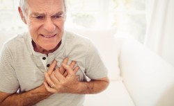 Zawał serca przez zaniedbane zęby? Tak, ryzyko jest wielkie!