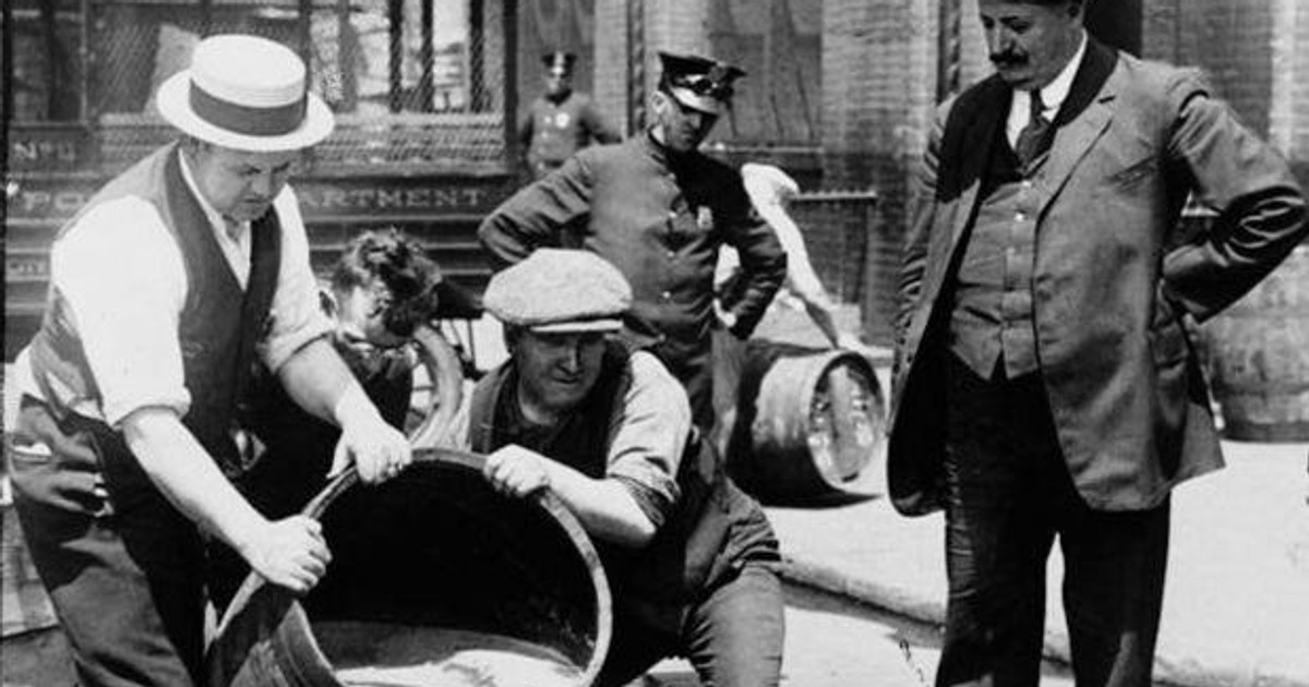 Klęska amerykańskiej prohibicji. Na zakazie sprzedaży alkoholu najbardziej skorzystali kryminaliści