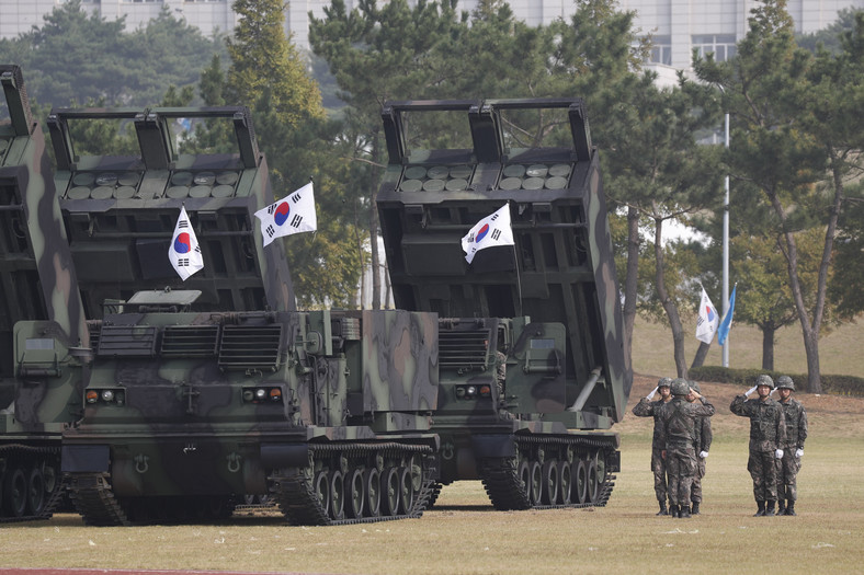 Rakiety ziemia-ziemia ATACMS (Army Tactical Missile System) prezentowane w Pyeongtaek w Korei Południowej