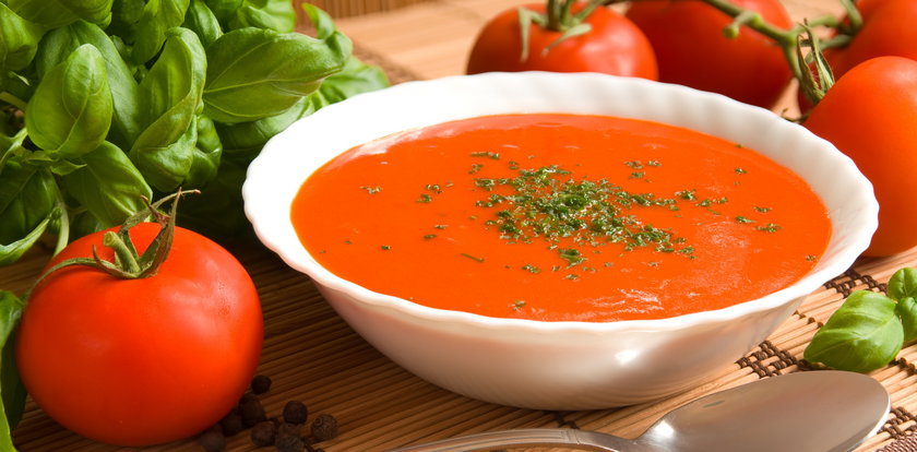 Zupa pomidorowa w zimowej wersji - postaw na dodatki, które rozgrzewają, poprawiają odporność i oczywiście podkręcają smak 
