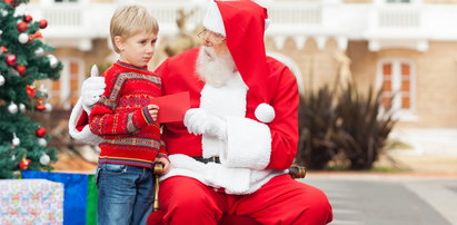 Nie zmuszaj dziecka do zrobienia zdjęcia z Mikołajem! Możesz poważnie mu zaszkodzić