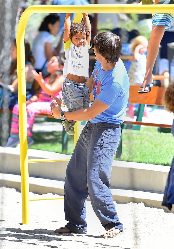 Halle Berry z dziećmi i mężem