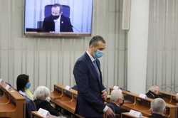 Wojna w Senacie o ustawę ratyfikacyjną. Pęk: Obłudna troska o konstytucję