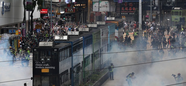 Wielkie protesty w Hongkongu przeciw planom Pekinu. Policja użyła gazu