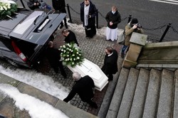 Pogrzeb zamordowanej 13-letniej Patrycji z Bytomia. "Zawsze towarzyszył nam twój uśmiech"