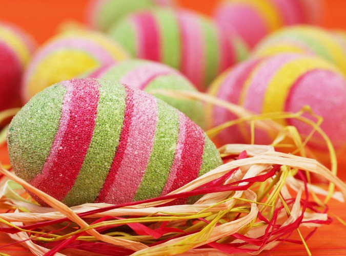 Wielkanocne pisanki w ubrankach