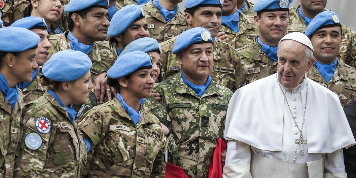 Papież Franciszek podczas spotkania z żołnierzami sił pokojowych ONZ w 2018 r.