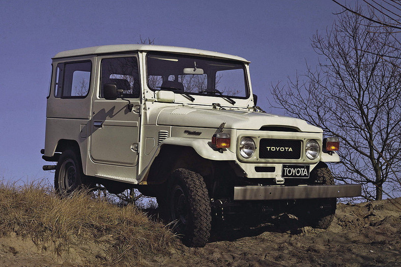 Toyota Land Cruiser FJ4