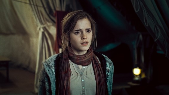 Emma Watson w filmie "Harry Potter i Insygnia Śmierci cz.1" (reż. David Yates)