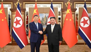Si Đinping i Kim Džong Un u Pjongjangu 8. juna