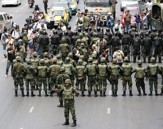 Przewrót wojskowy w Tajlnadii. Fot. EPA/RUNGROJ YONGRIT