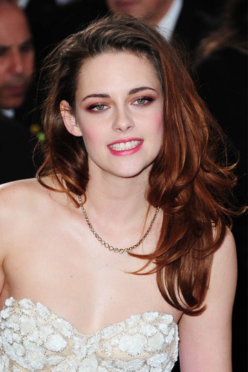 Kövezzetek meg minket nyugodtan, de mi akkor is rajongunk Kristen Stewart rock & rollosan igénytelen hajáért.