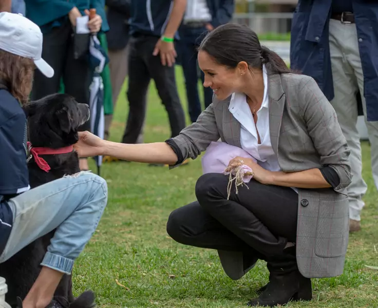 Meghan Markle - książka fot. Pool/ GettyImages