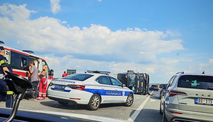 Policija i Hitna pomoć na licu mesta