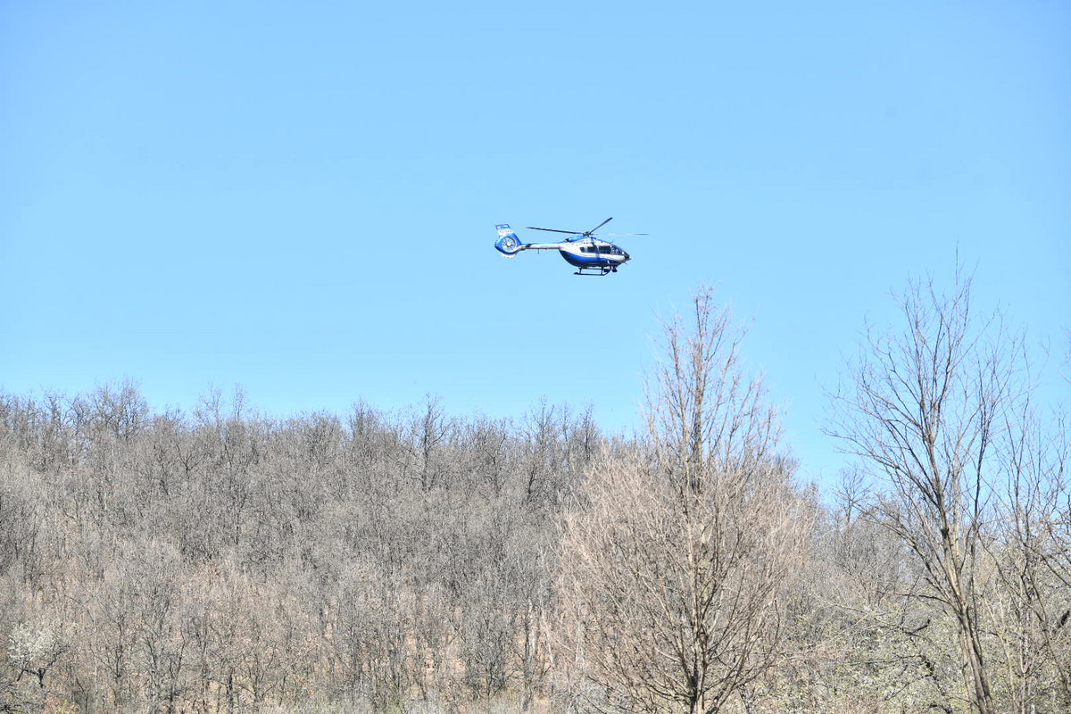 Helikopteri nadleću teren