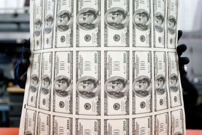 Co łączy Muska, Bezosa z Zuckerbergiem? Każdy z nich ma większy majątek niż rząd USA gotówki