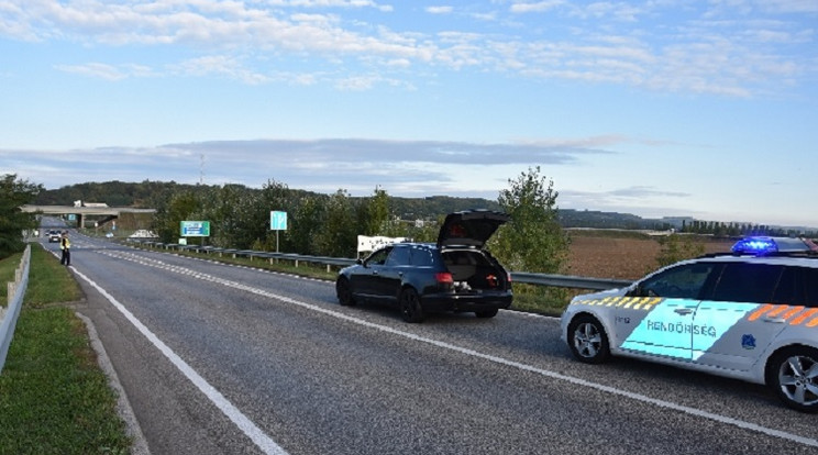 Ügyészségen a két iraki embercsempész ügye /Fotó: police.hu