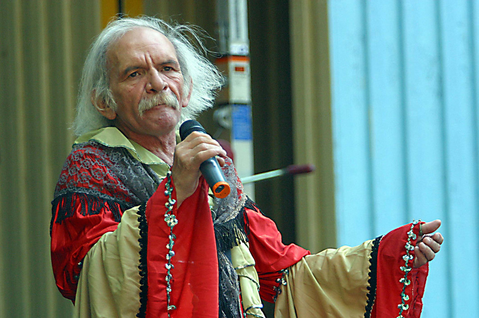 Bohdan Smoleń podczas występu w Warszawie (2003)