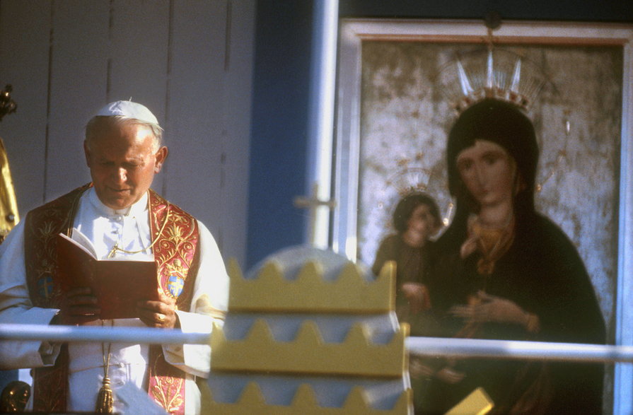 Papież Jan Paweł II i wizerunek Matki Bożej Opolskiej, czyli pierwsza wersja obrazu Matki Bożej Piekarskiej