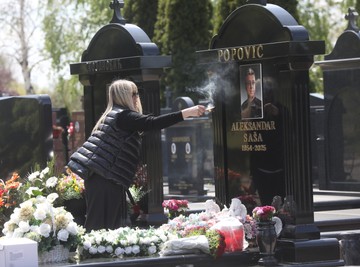 POTEZ SUZANE JOVANOVIĆ na dan Sašinog rođendana izmamio suze - SA OVIM SE POJAVILA U RUKAMA! (VIDEO)