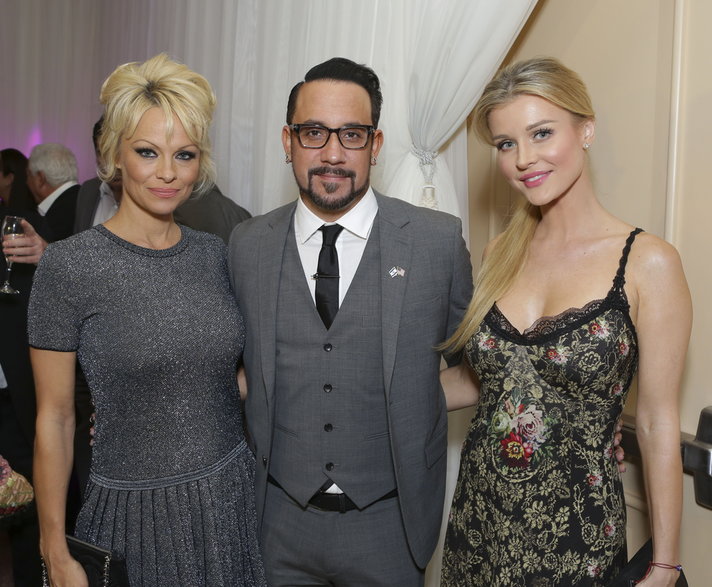 Pamela Anderson, A.J. McLean i Joanna Krupa podczas gali "Friends Of The Israel Defense Forces" w 2014 r.