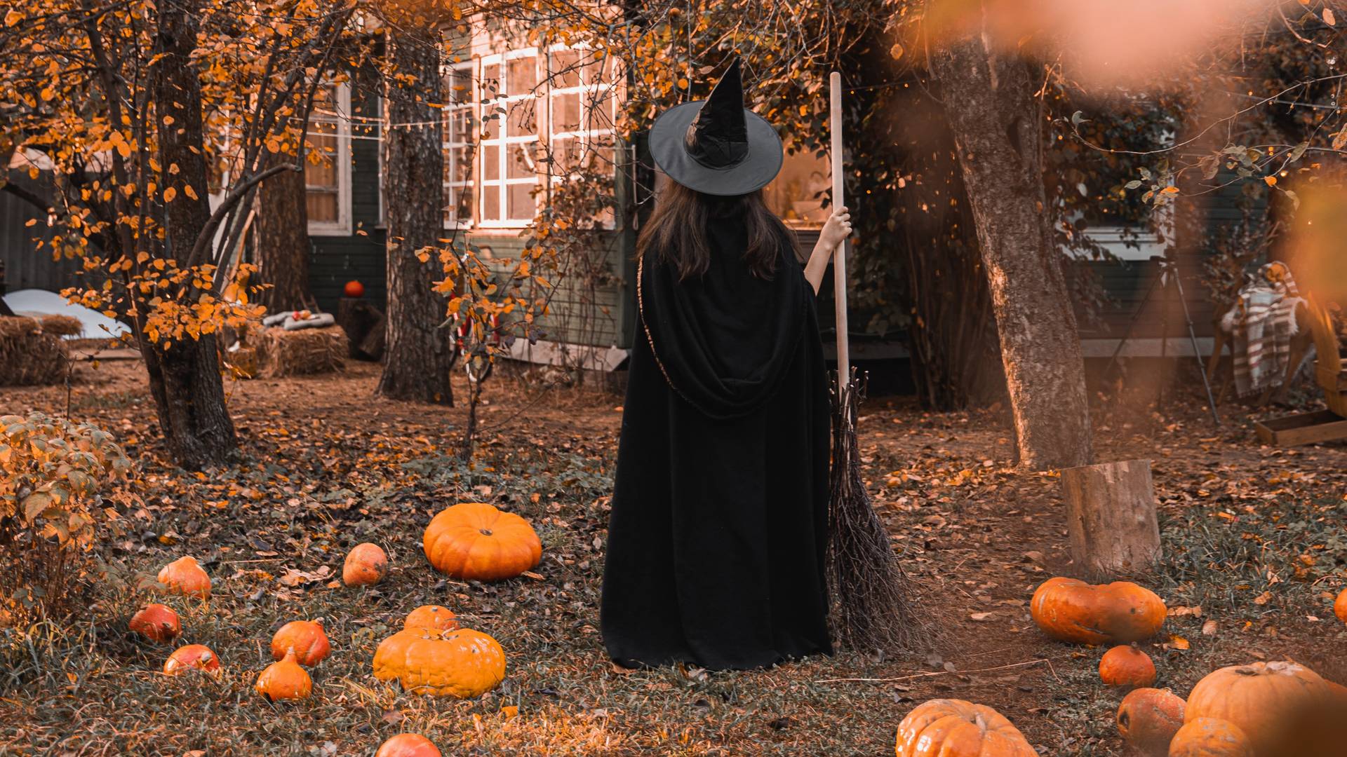 Halloween: od celtyckiego święta Samhain do amerykańskiej nocy duchów, psot i słodyczy