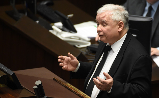 Kaczyński krytykuje i odpowiada na zaczepkę z sali: Tak, jesteśmy ludzkimi panami