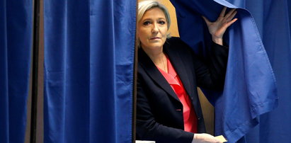 Bruksela uderza w Marine Le Pen