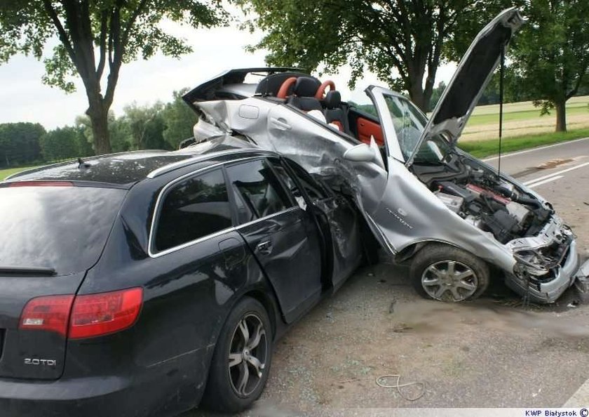 Co za wypadek! Auto spadło z nieba! Zobacz foty