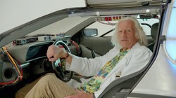 Christopher Lloyd jeszcze raz wraca do przyszłości