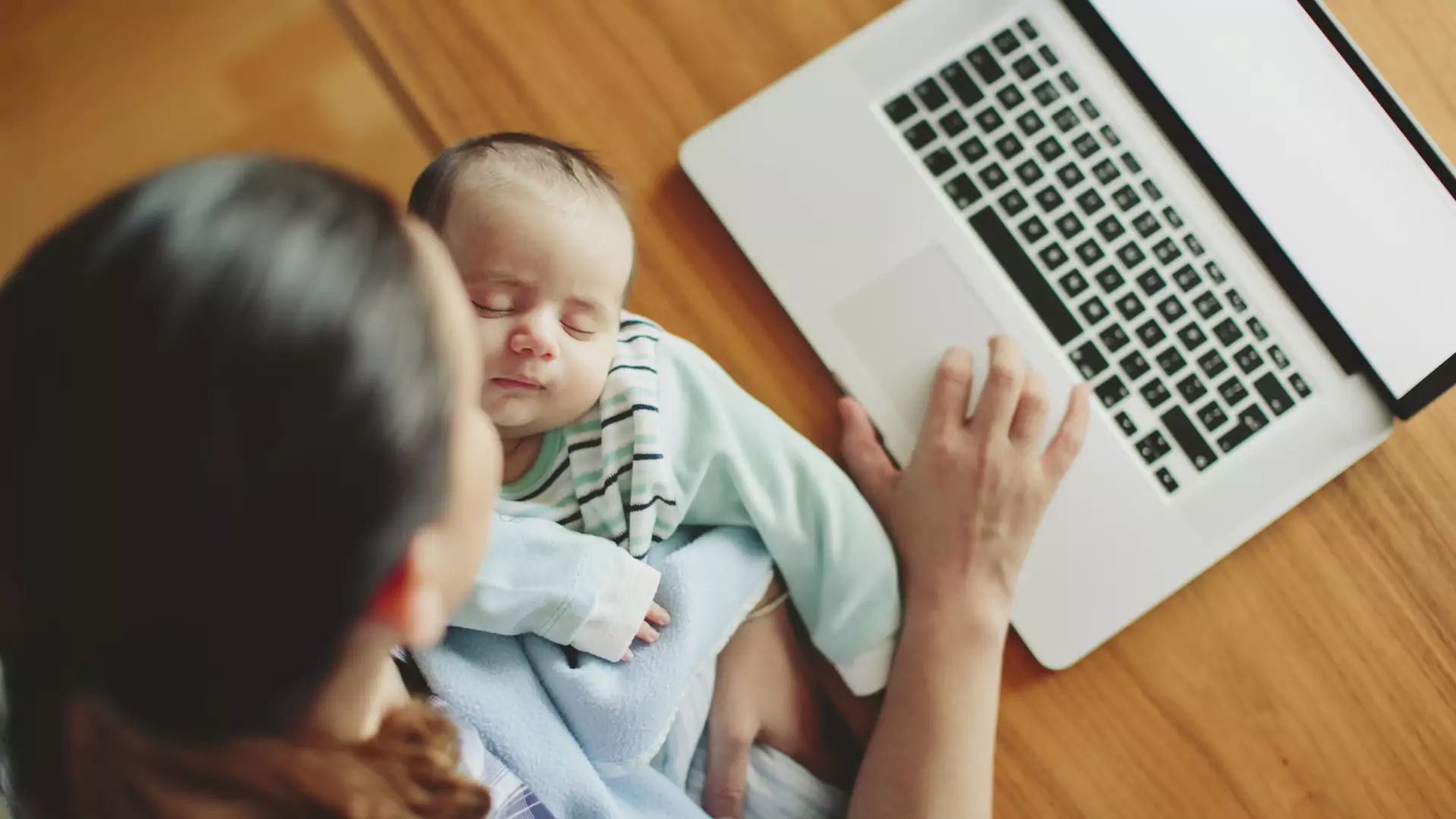 Dłuższe urlopy macierzyńskie i nowości dla ojców. "To krok w kierunku równości na rynku pracy"