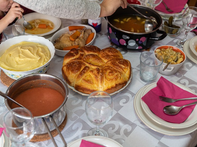 Sveštenik iz Srbije otkriva šta se radi sa Božićnom trpezom za Božić i ovo niko ne zna