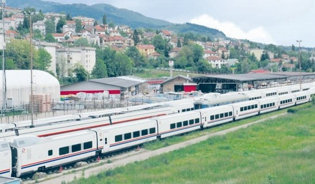 vozovi talgo kamenovanje