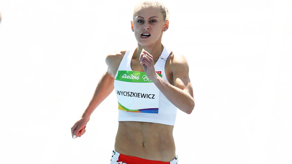 Polska sztafeta 4x400 kobiet z siódmym czasem awansowała do olimpijskiego finału. Biegnąc w składzie Małgorzata Hołub, Patrycja Wyciszkiewicz, Iga Baumagart i Justyna Święty o niecałą sekundę pobiegła gorzej od rekordu Polski.