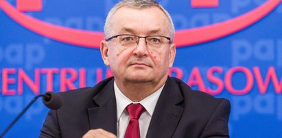 Ponad milion złotych w gabinetach politycznych. Oni nagród nie oddadzą?