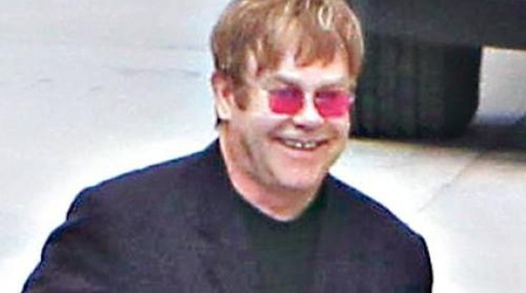 Elton John: Így  teljes a család!